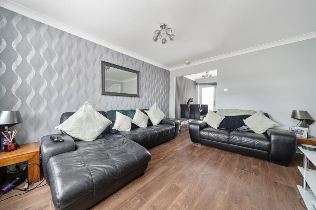 Lounge/dining area