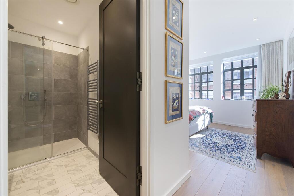 52085 Hi res (4).jpg