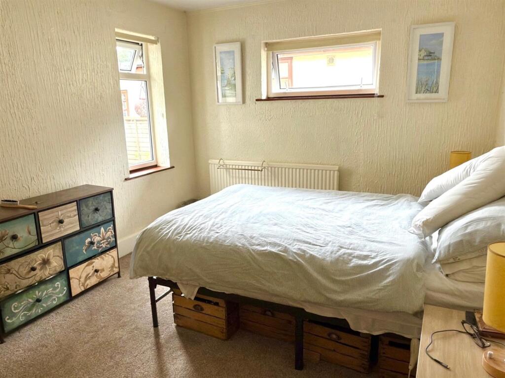 BED 1.jpg