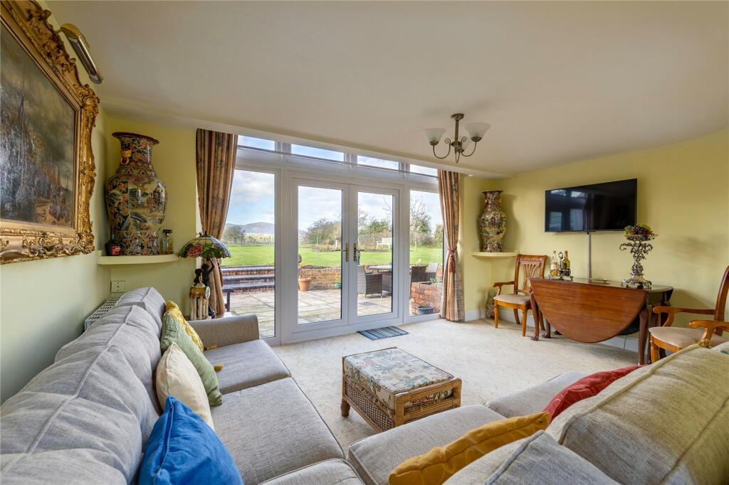 +4 Reception Rooms