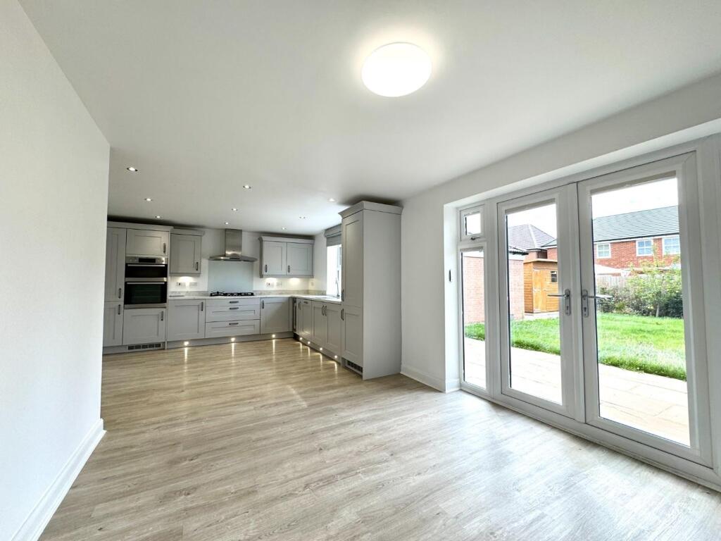 KITCHEN/DINER/FAMILY