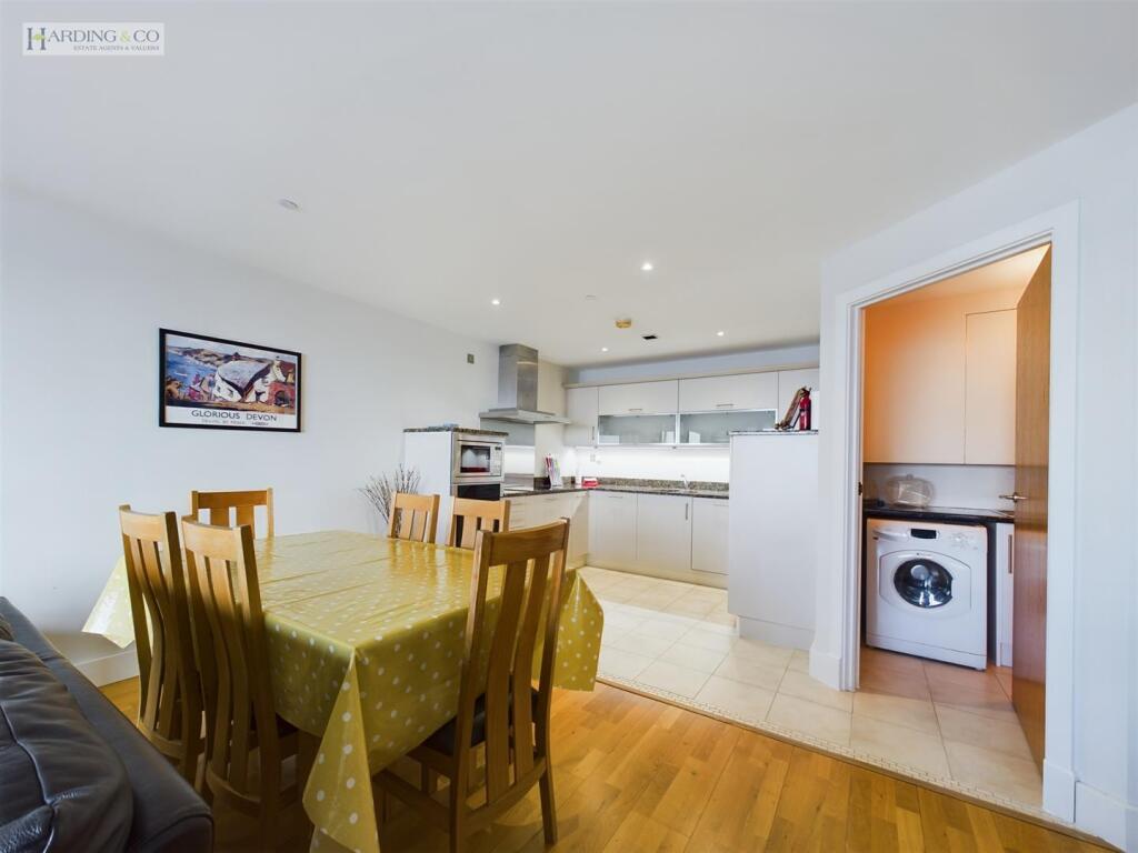 Diningb area kitchen.jpg