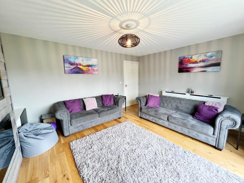 Lounge pic 3.jpg