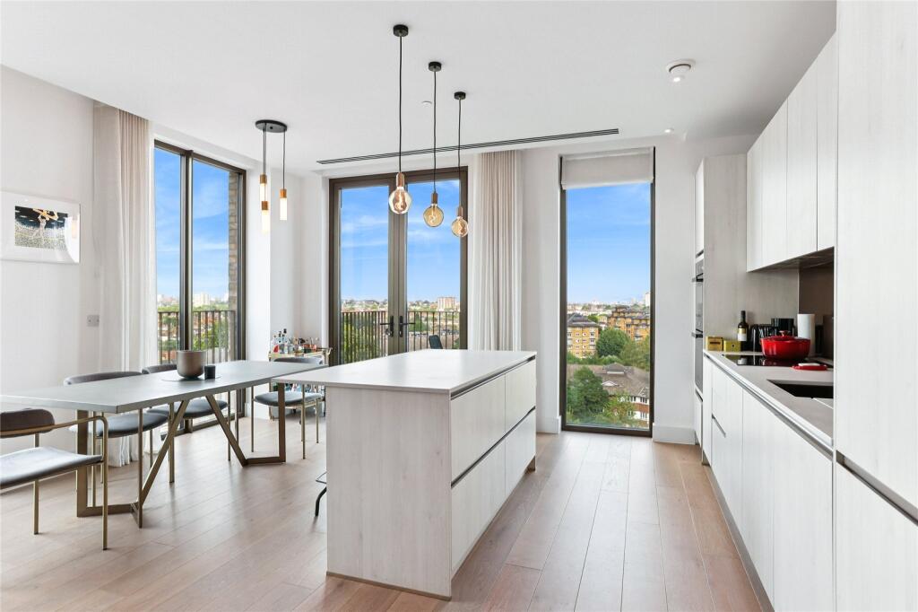 Eat-In Kitchen