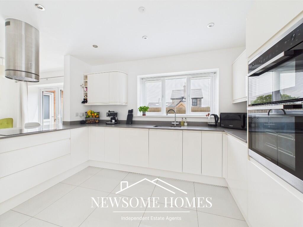 Kitchen/ Dining Room