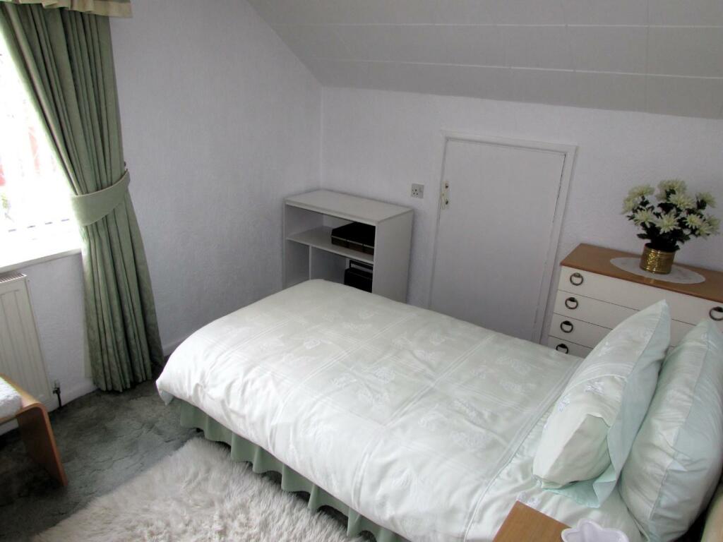 CambridgeRd36bed2.JPG
