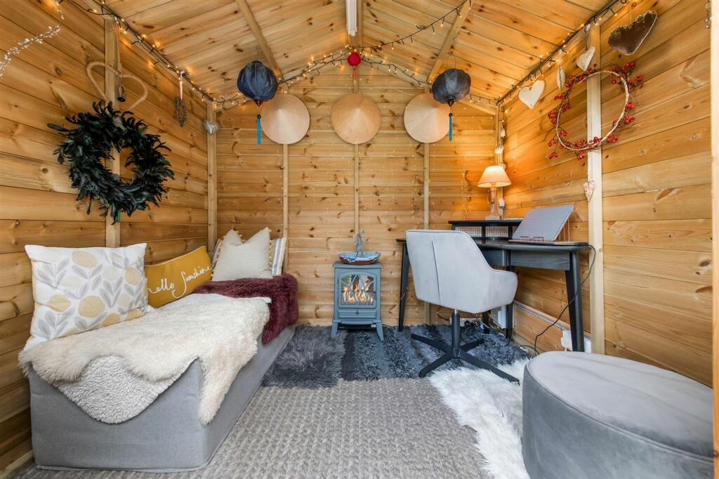 THE SUMMER HOUSE