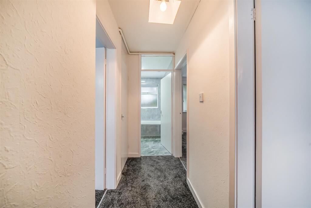 18 Cowan Close, Rugby (13).jpg