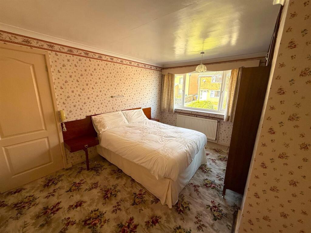 Bed 1 2 .jpg