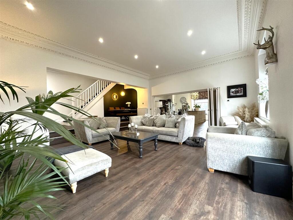 Substantial Living Space 663