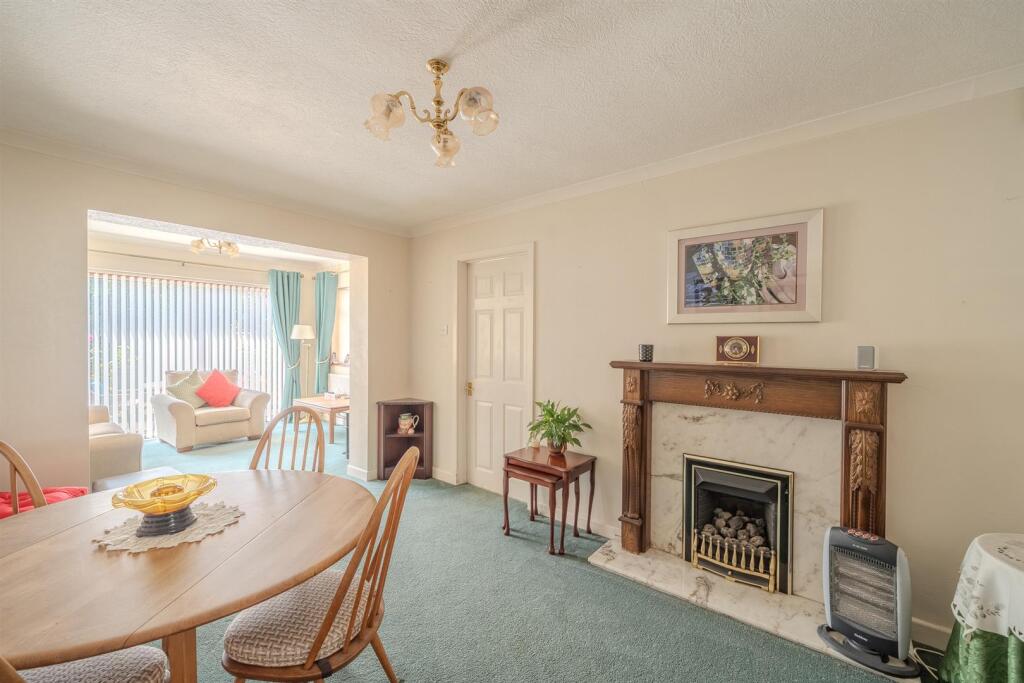 5 Harlech Close-13.jpg