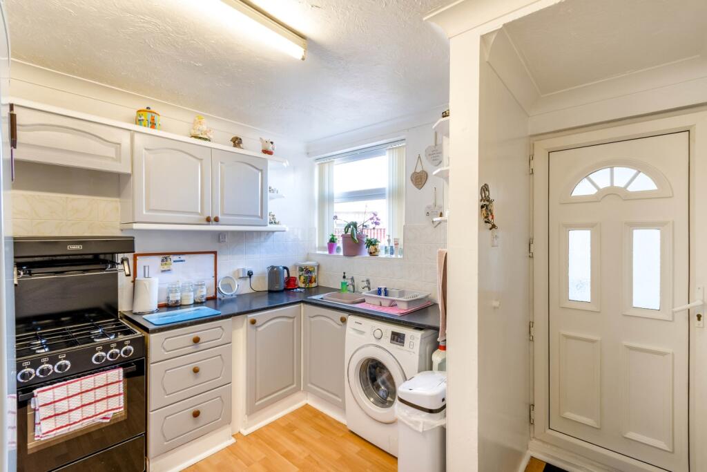 Estate Agent EweMove Scunthorpe Kitchen