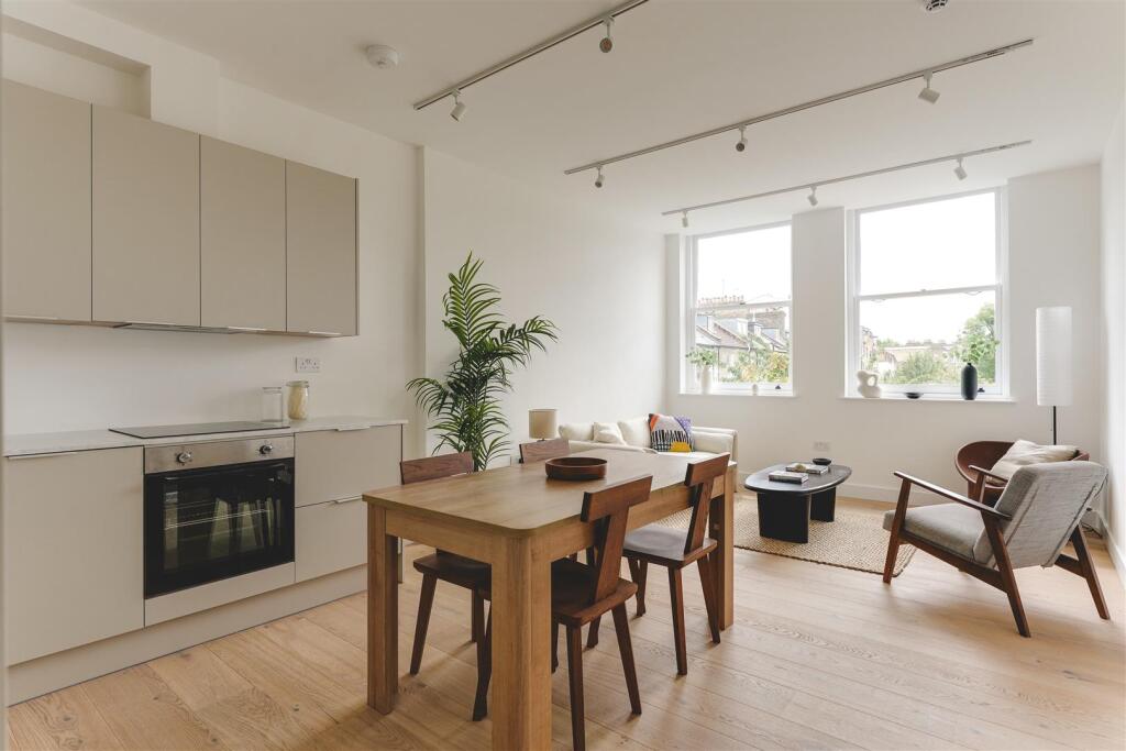 Clissold Crescent-19.jpg