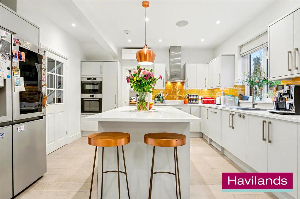Hoodcote Gardens N21 2NE-20.jpg