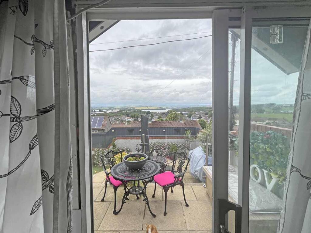 Hawkinge Gardens 34 Summer House 2.jpg