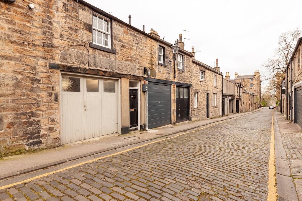 via Gloucester Lane