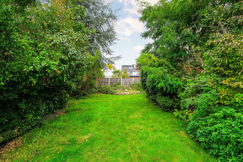 8 Burnham Road-33_web.jpg