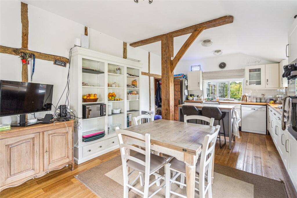 Kitchen/B&#39;fast Room