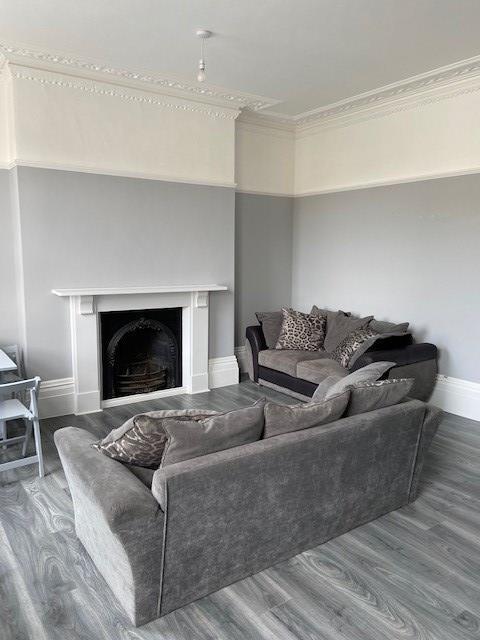 46SPR f2 lounge 2.jp