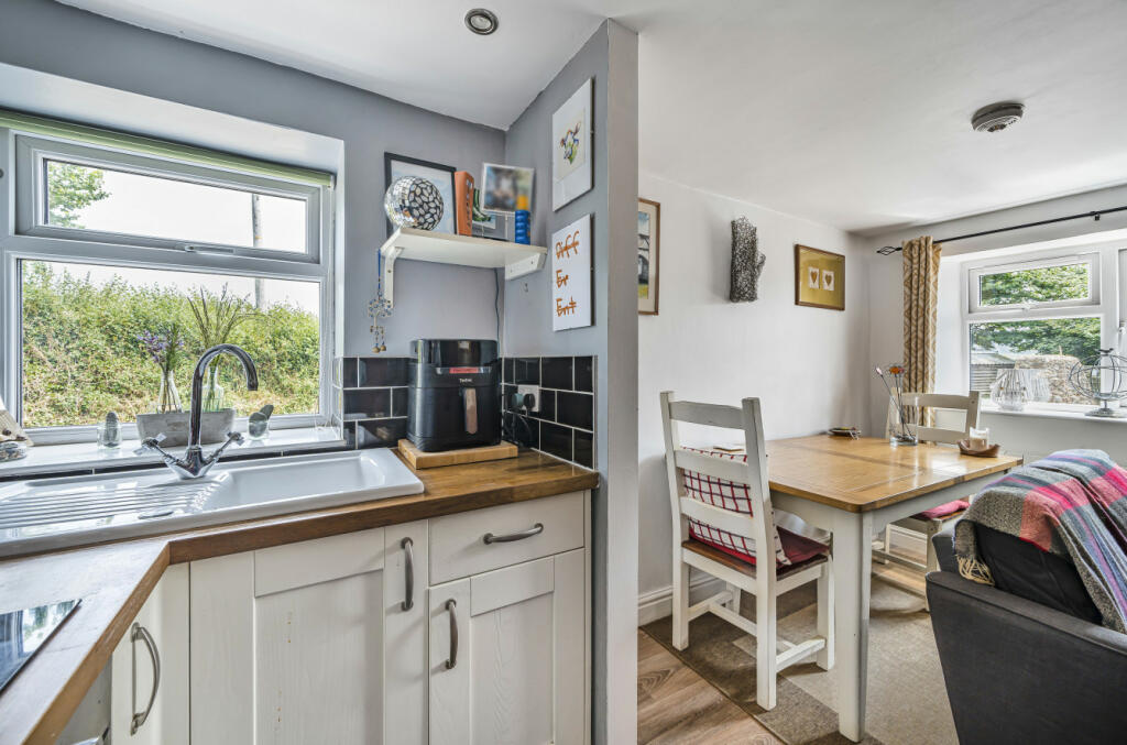 Kitchen/Dining Area