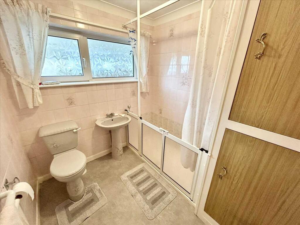 SHOWER ROOM