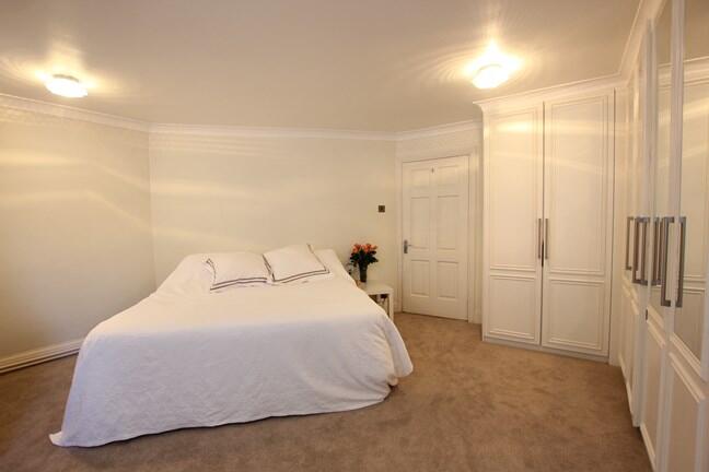 10 Bishops Court Bed