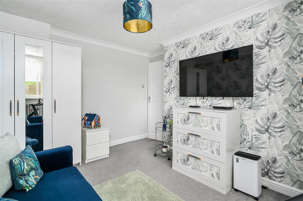 16 ridge close, bn41 (16).jpg