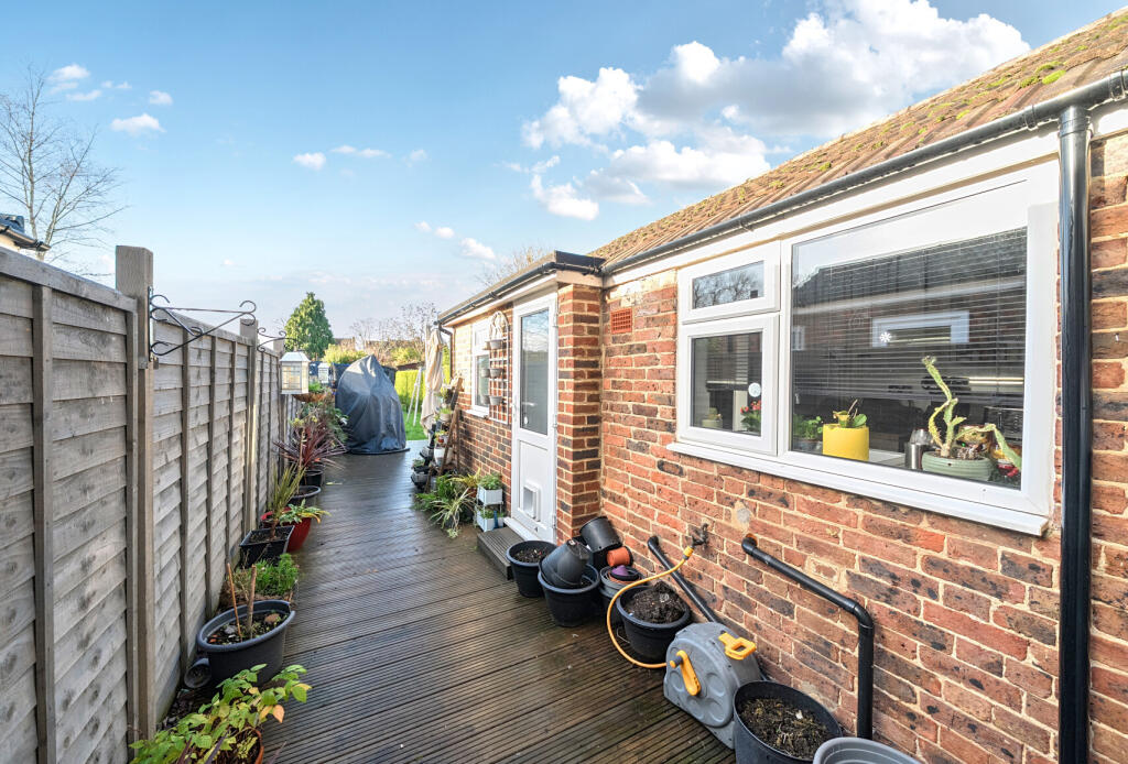 1384338-1-692ec1e...