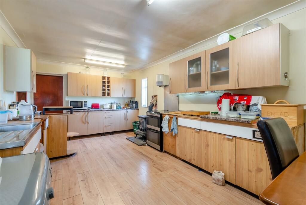 8584800-interior17.jpg