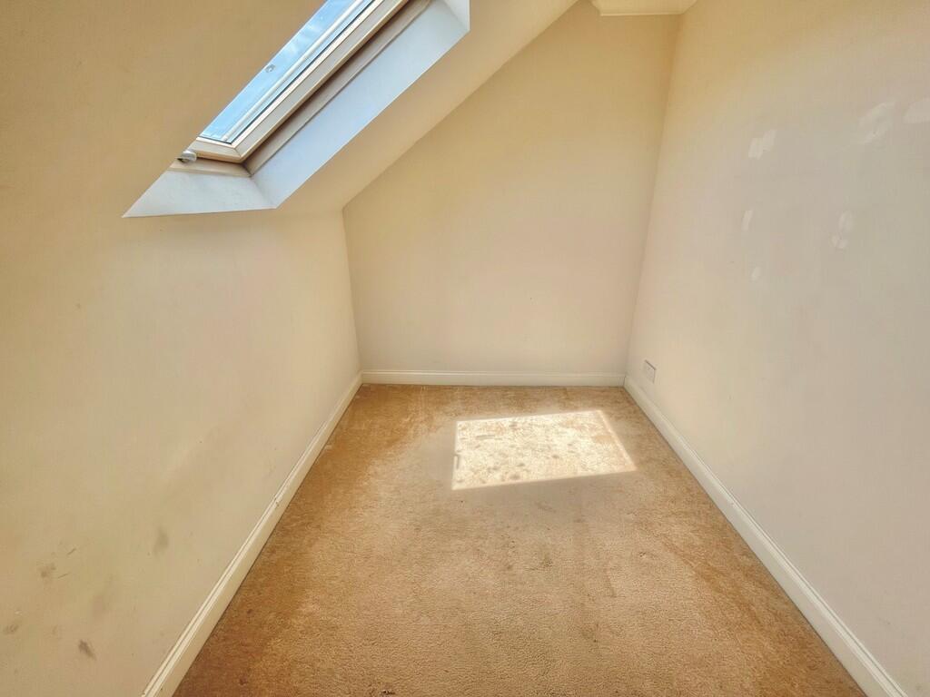 18 Moorfoot Road ...