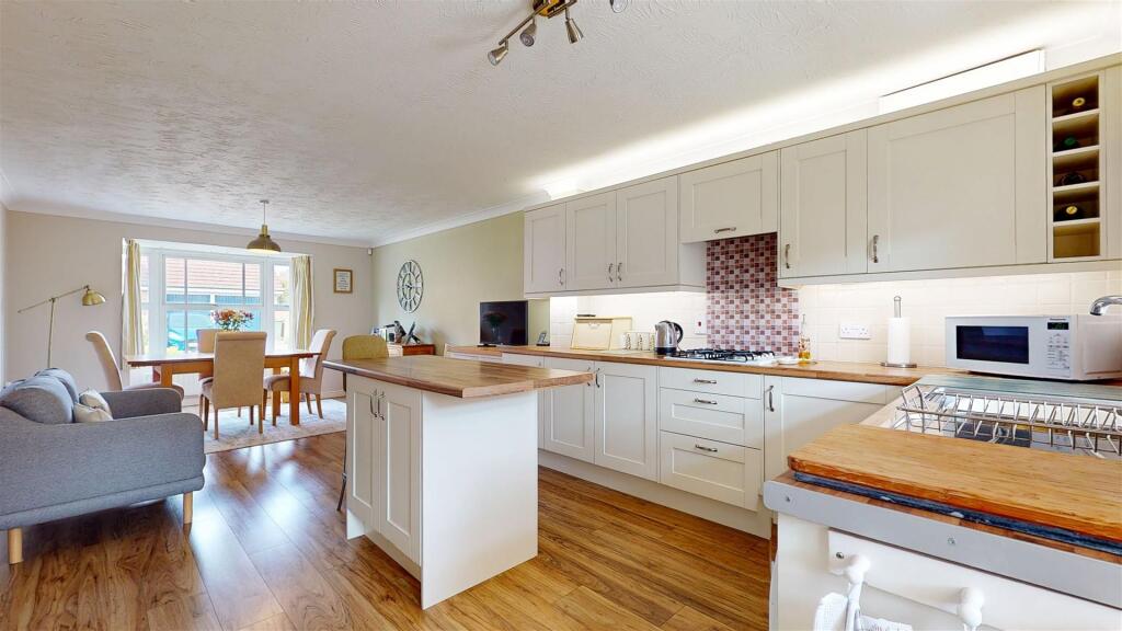 OPEN PLAN KITCHEN DINING ROOM