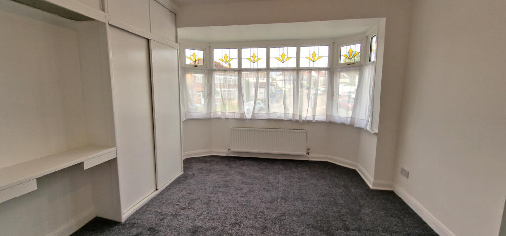 FRONT BEDROOM (1)