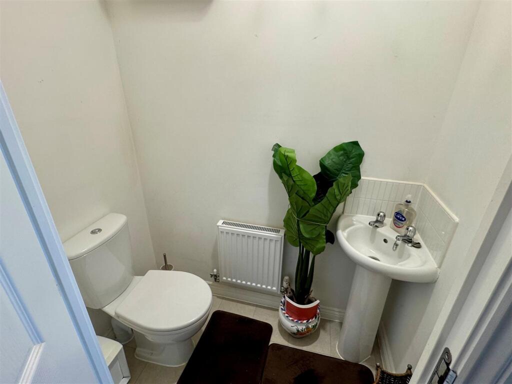 17 Littledale Row WC