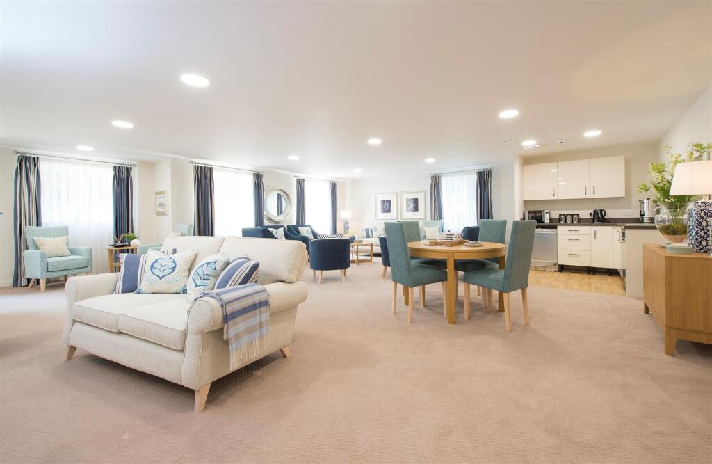 Communal Lounge 2.jpg