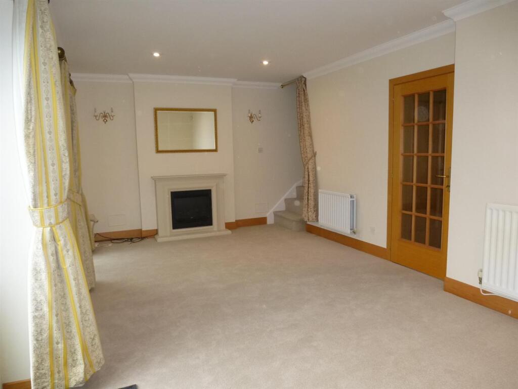 19 Chestnut Avenue sitting room 2.JPG