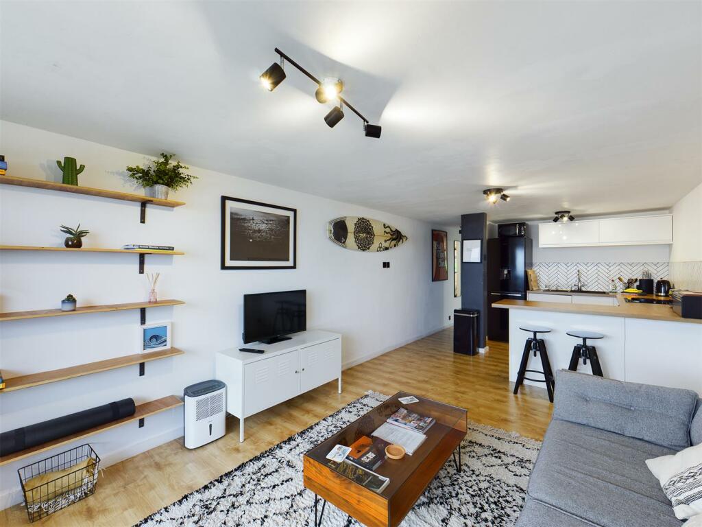 Lounge/Kitchen