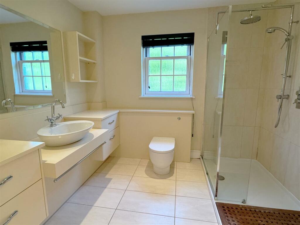 En Suite 1.JPG