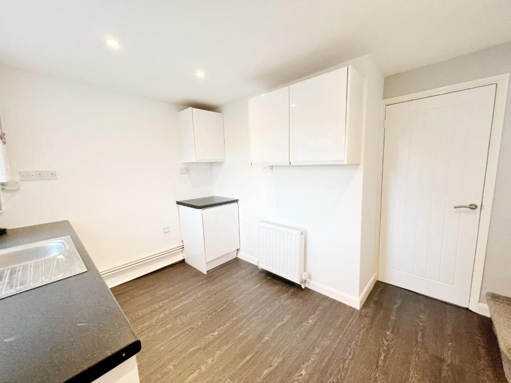Kitchen pic 2.jpg