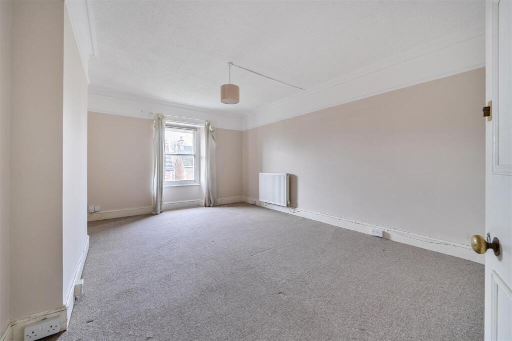 Bedroom 1.jpg