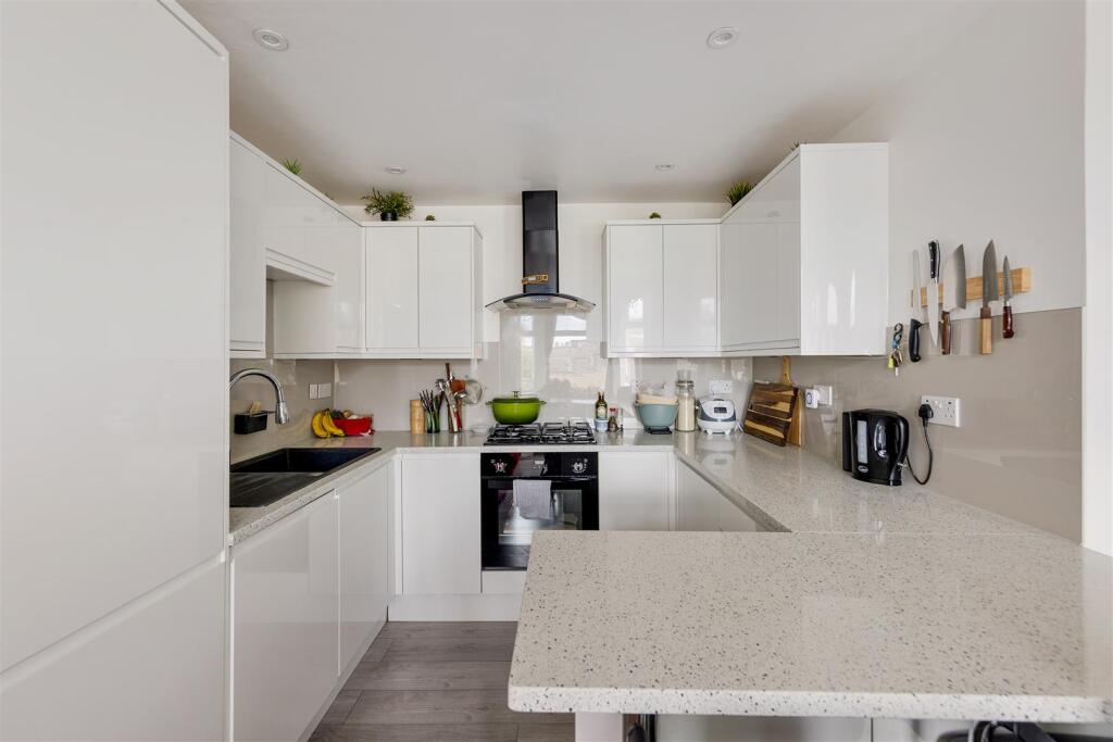Lily Road, E17