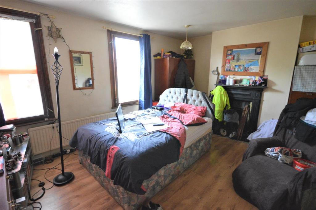 BEDROOM 1.JPG