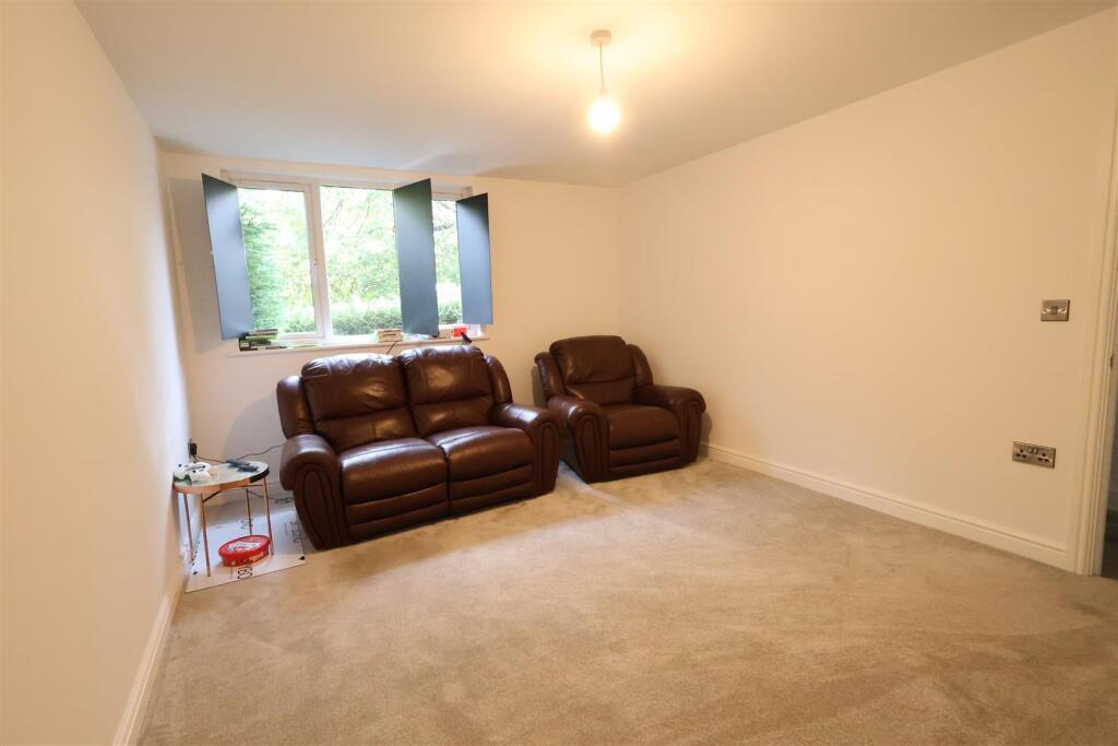 24 edgeworth living.JPG