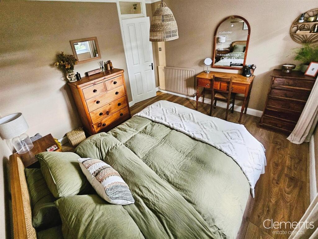 7e156436-Bedroom-2.jpg
