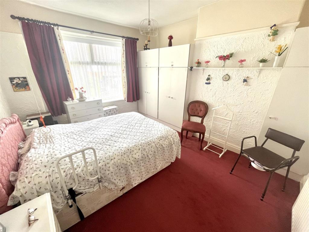 Bedroom 1.jpg