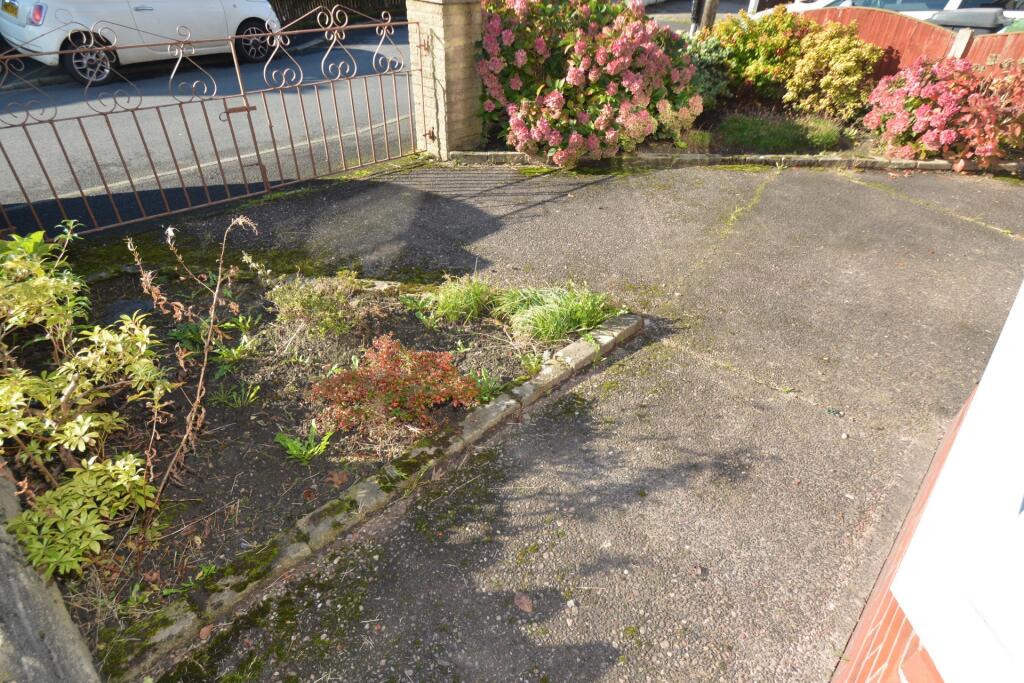 FRONT GARDEN