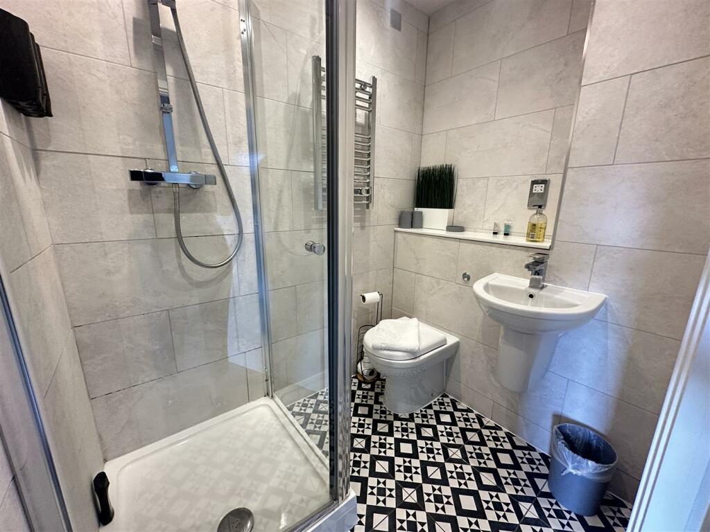 Ensuite.jpeg