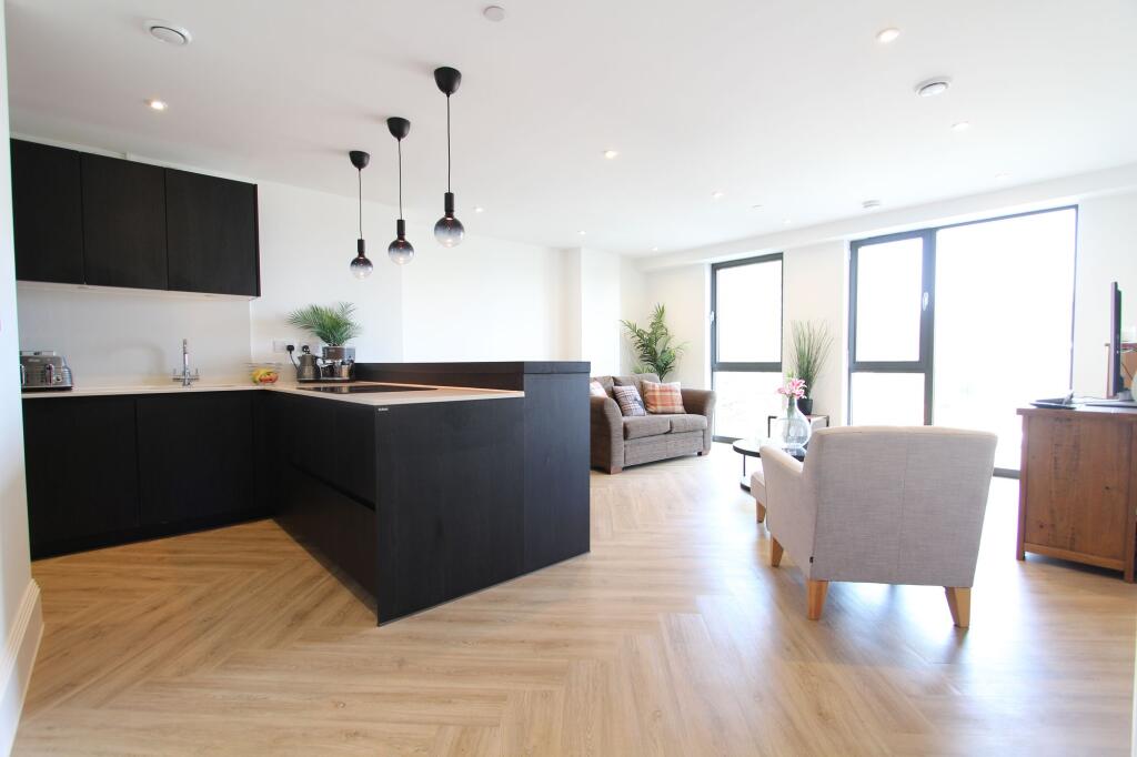 STUNNING OPEN PLAN LIVING KITCHEN