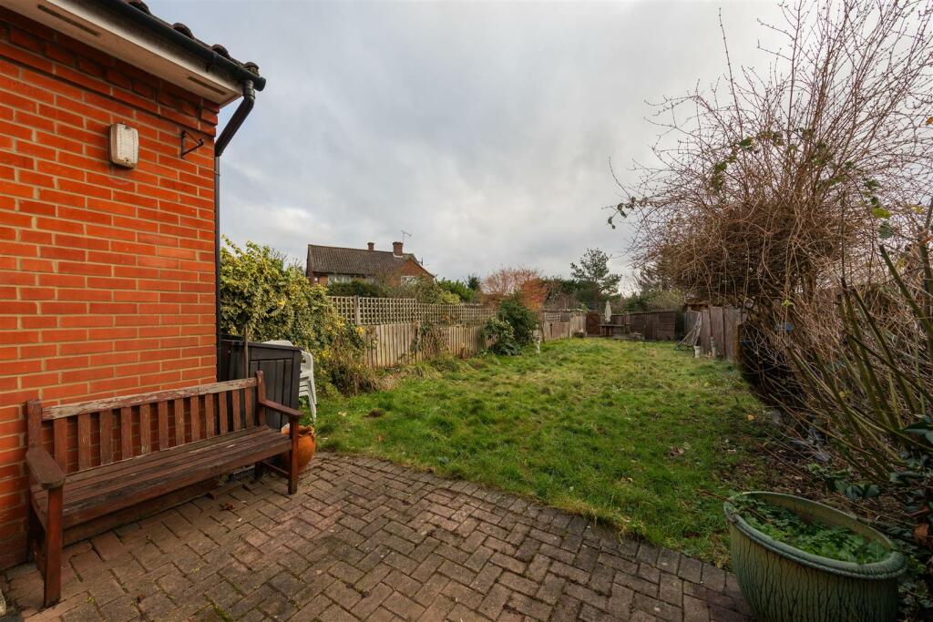 Larkshall Road, E4