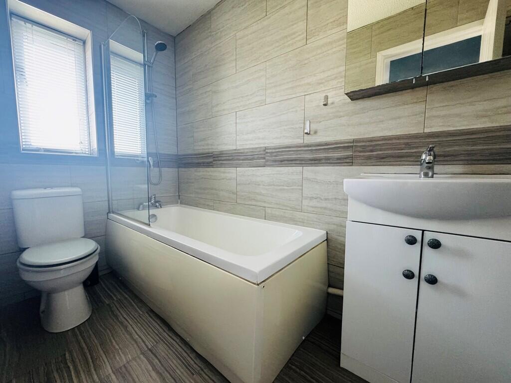 5 Sienna bathroom