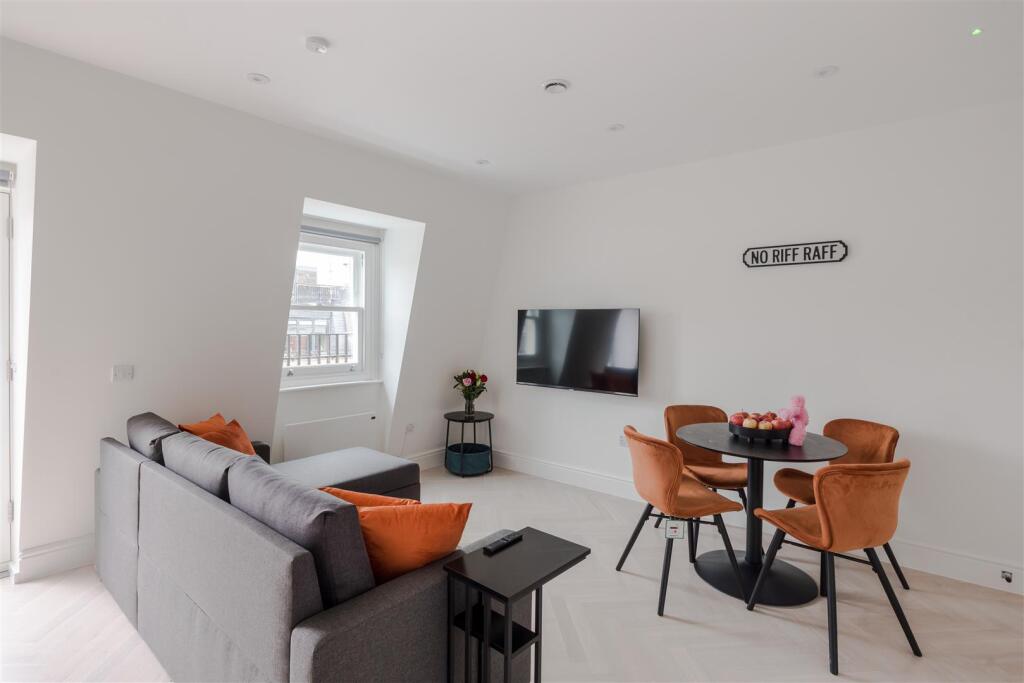 4, 30 Foley Street-4